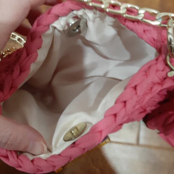 Coquette girl woven crochet style bag with tassle - Picture 6 of 10